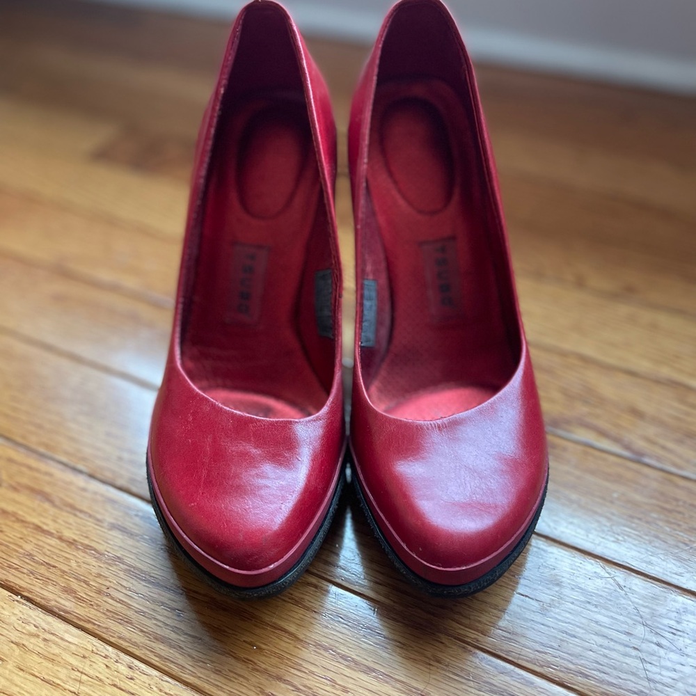 TSUBO Red Women's Shoes